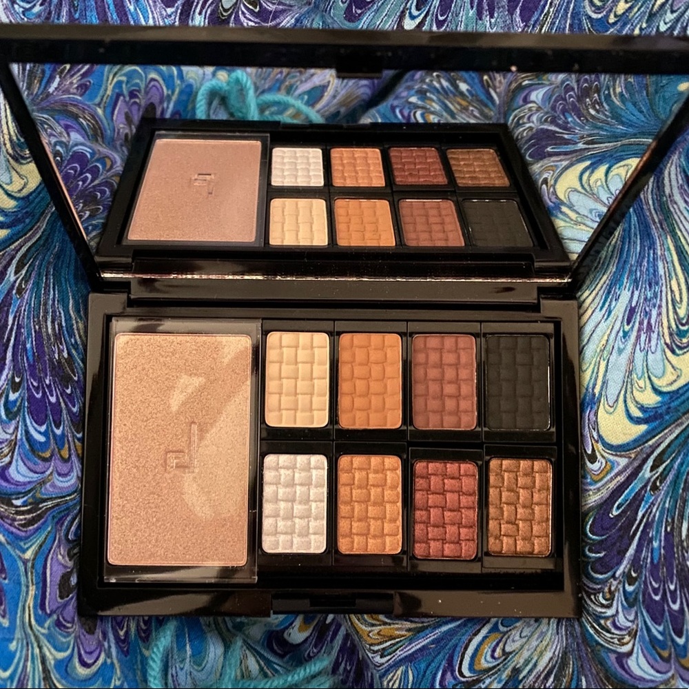 NWOT Doucce Freematic Ltd Edition Smoky Palette